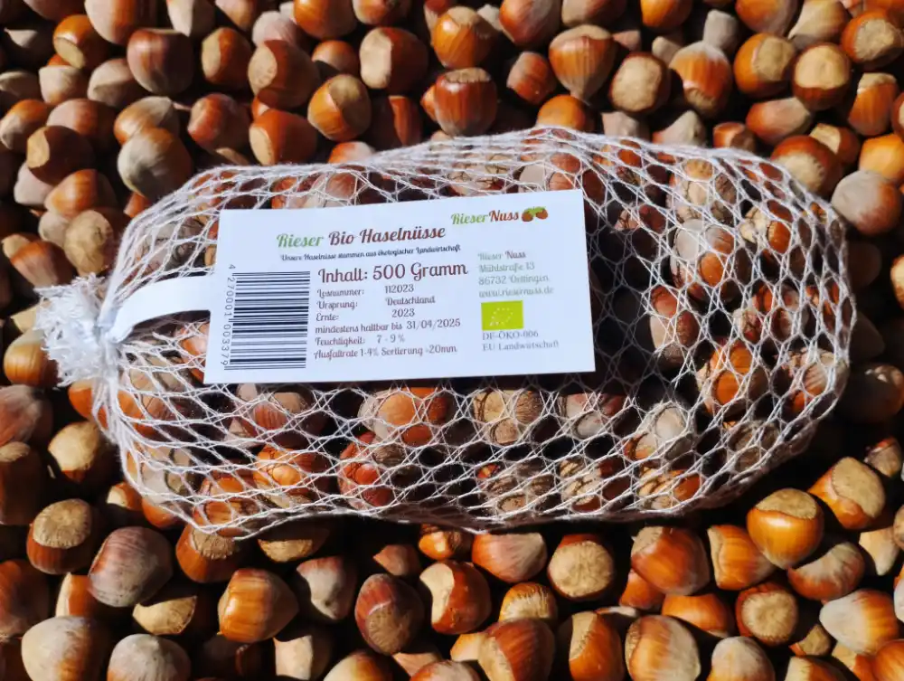 Organic hazelnuts in shell, Germany Grading > 18 mm