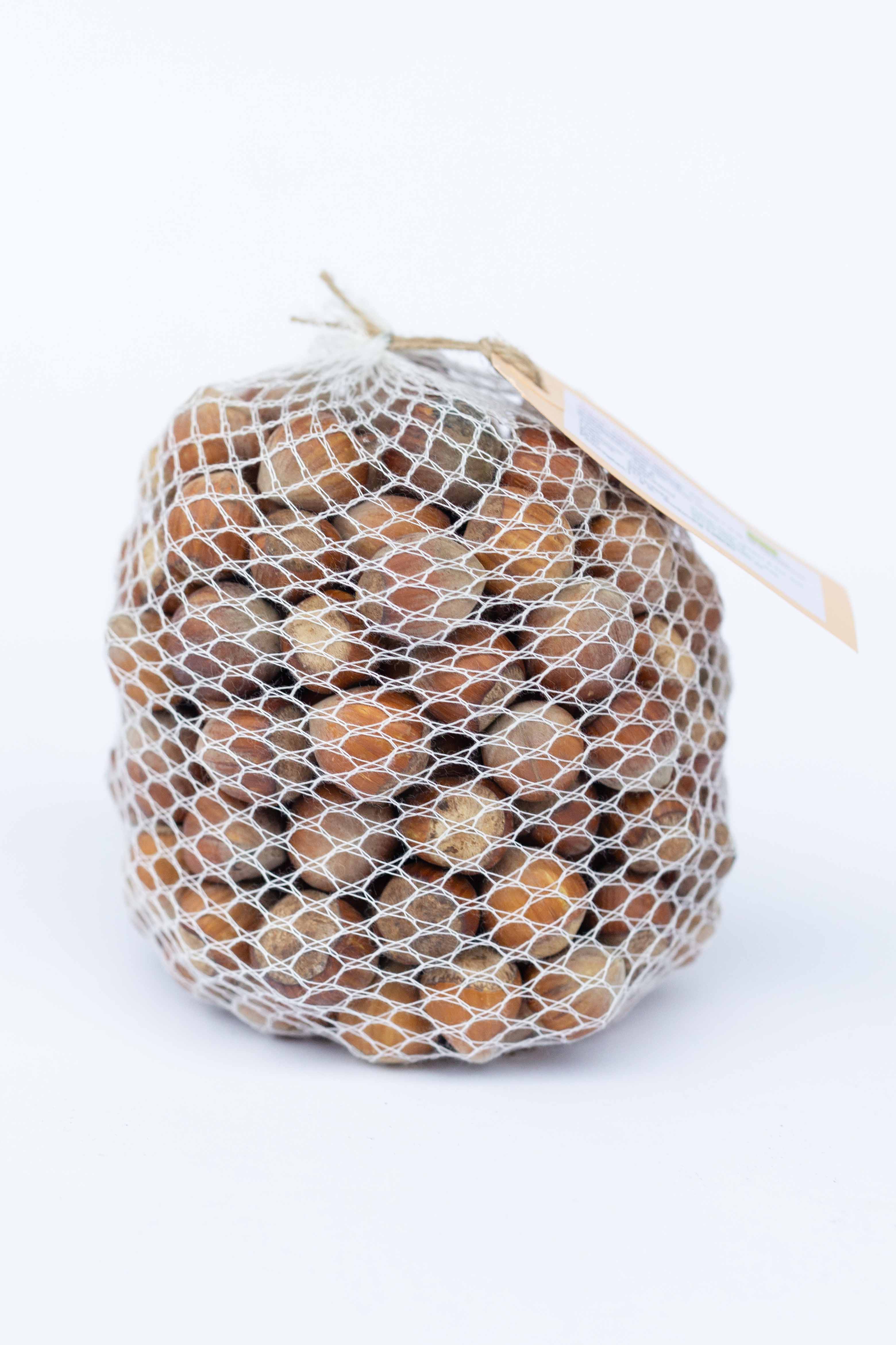 Organic hazelnuts in shell, Germany Grading > 18 mm