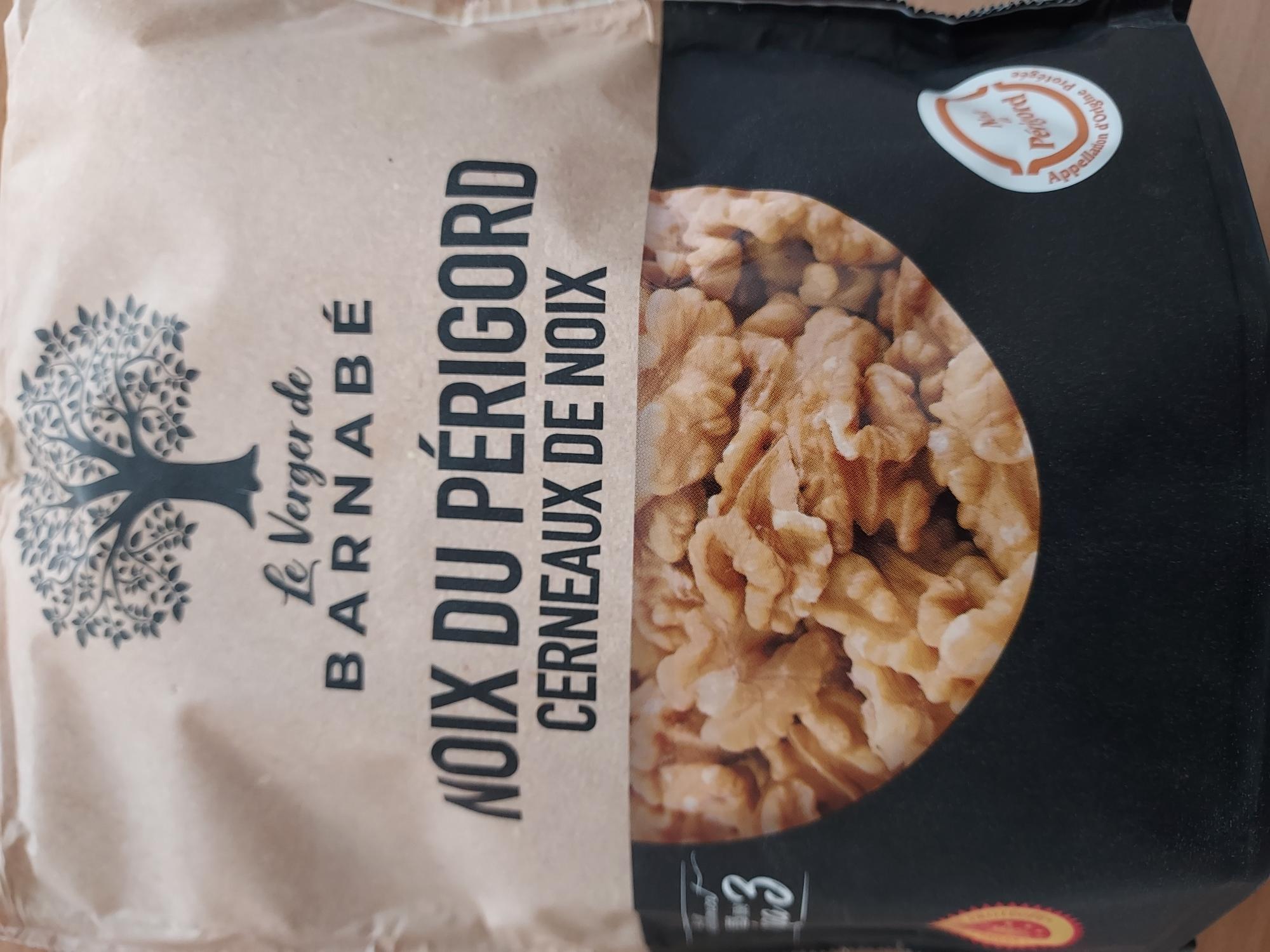 Walnut kernel halves, light halves 80%, origin Romania